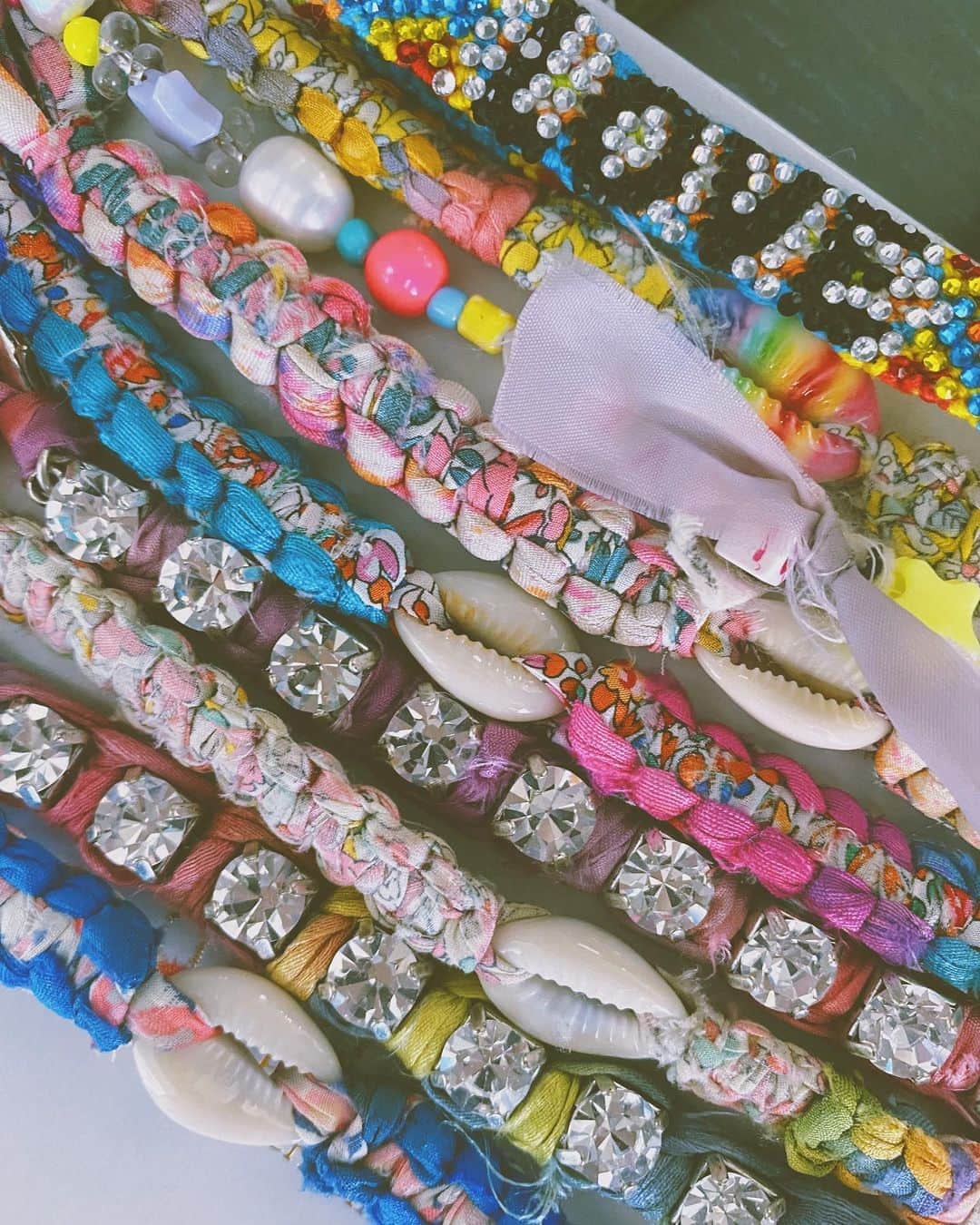 ダニジョーのインスタグラム：「WE ARE THE RAINBOW 🌈🐚」