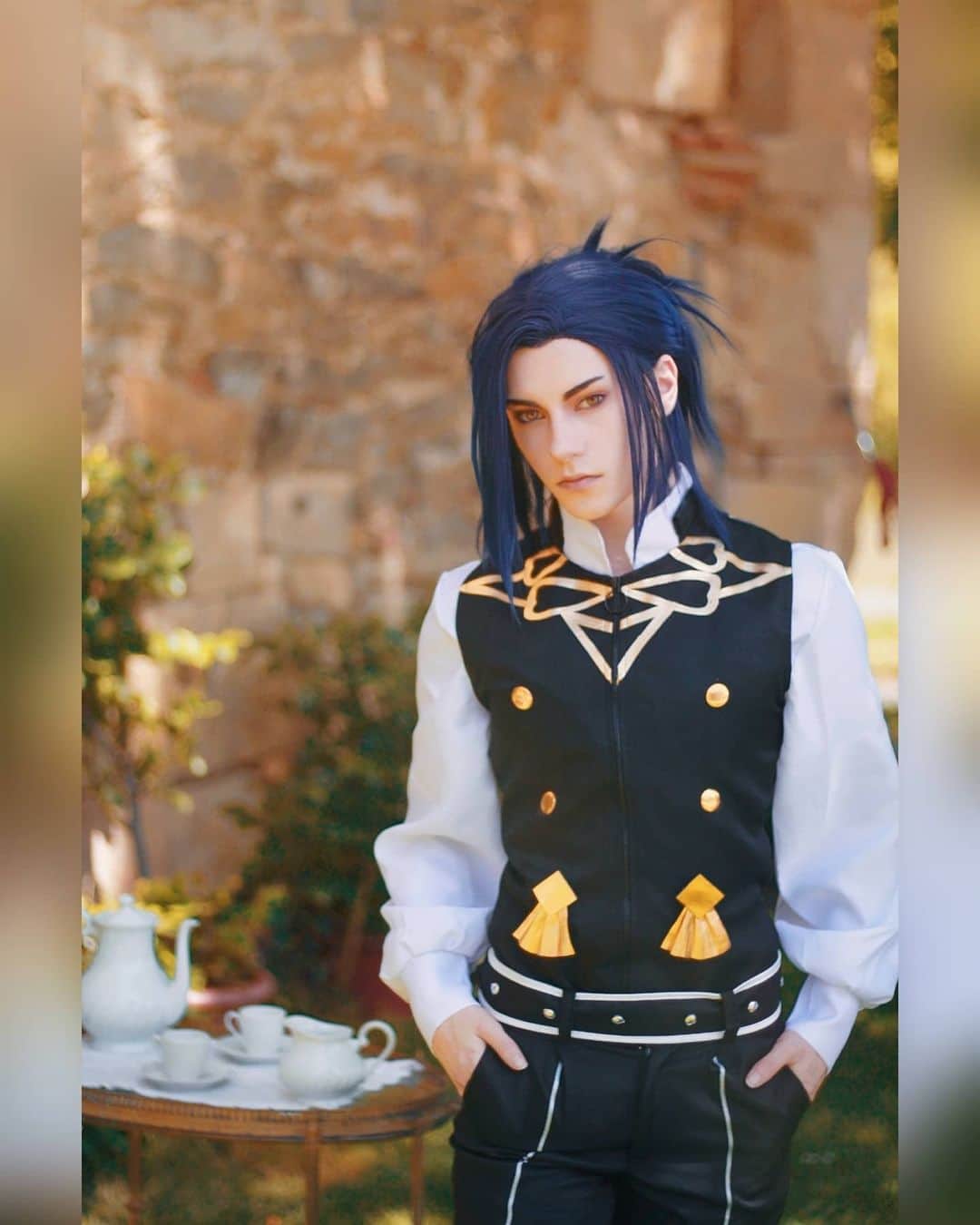 Geheさんのインスタグラム写真 - (GeheInstagram)「Tea Time with Felix 🍵✨ took these a while ago when @ezcosplay sent me their Felix costume! Super comfy, accurate and fitting! I've wanted to cosplay him since I saw him in-game and at some point I will make his timeskip design 😼 Hope you like these photos!  📷 Taken by me, edited by the talented @lama.studio 💛 #felixfraldarius #FireEmblemThreeHouses #FireEmblem #FelixCosplay #cospaly #fireemblemcosplay」8月14日 0時01分 - geheichou
