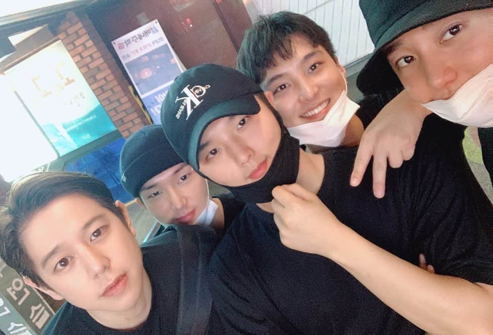 Jongkook Shinのインスタグラム：「누구보다 빠르게 남들보다 다르게~ 🤩🤪」