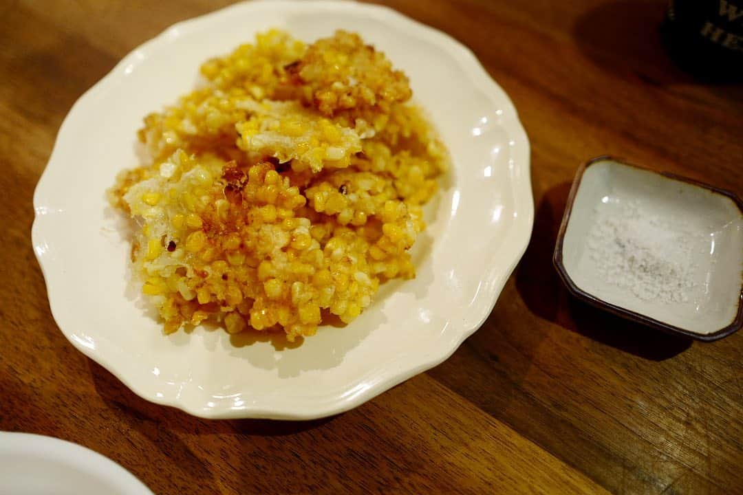 安田美沙子さんのインスタグラム写真 - (安田美沙子Instagram)「息子リクエスト。 ハンバーグ(おからたっぷり) シチュー(余ってた生クリーム、塩麹、セロリたっぷり) パン(おしゃれ過ぎてバケットで満足) . . . ハンバーグは、卵を入れ忘れてぼそぼそ。笑 焦げてるよーとか、バラバラになっちゃうようとか、セロリ多いようとか、文句をひたすら言ってた。笑 . . . 2枚目は新潟の実家のオクラ納豆、夏野菜のラタトゥイユ。会えない分野菜を送ってくださり、ありがたい😭 . . . 3枚目はとうもろこし天ぷら🌽旬の野菜をたっぷり食べて、免疫つけるぞ✨ . . . #instafood #vegitable  #dinner #boy #healthy #茄子　#とうもろこし　#ピーマン　#ラタトゥイユ #リクエスト　#みさこクッキング」8月14日 0時34分 - yasuda_misako