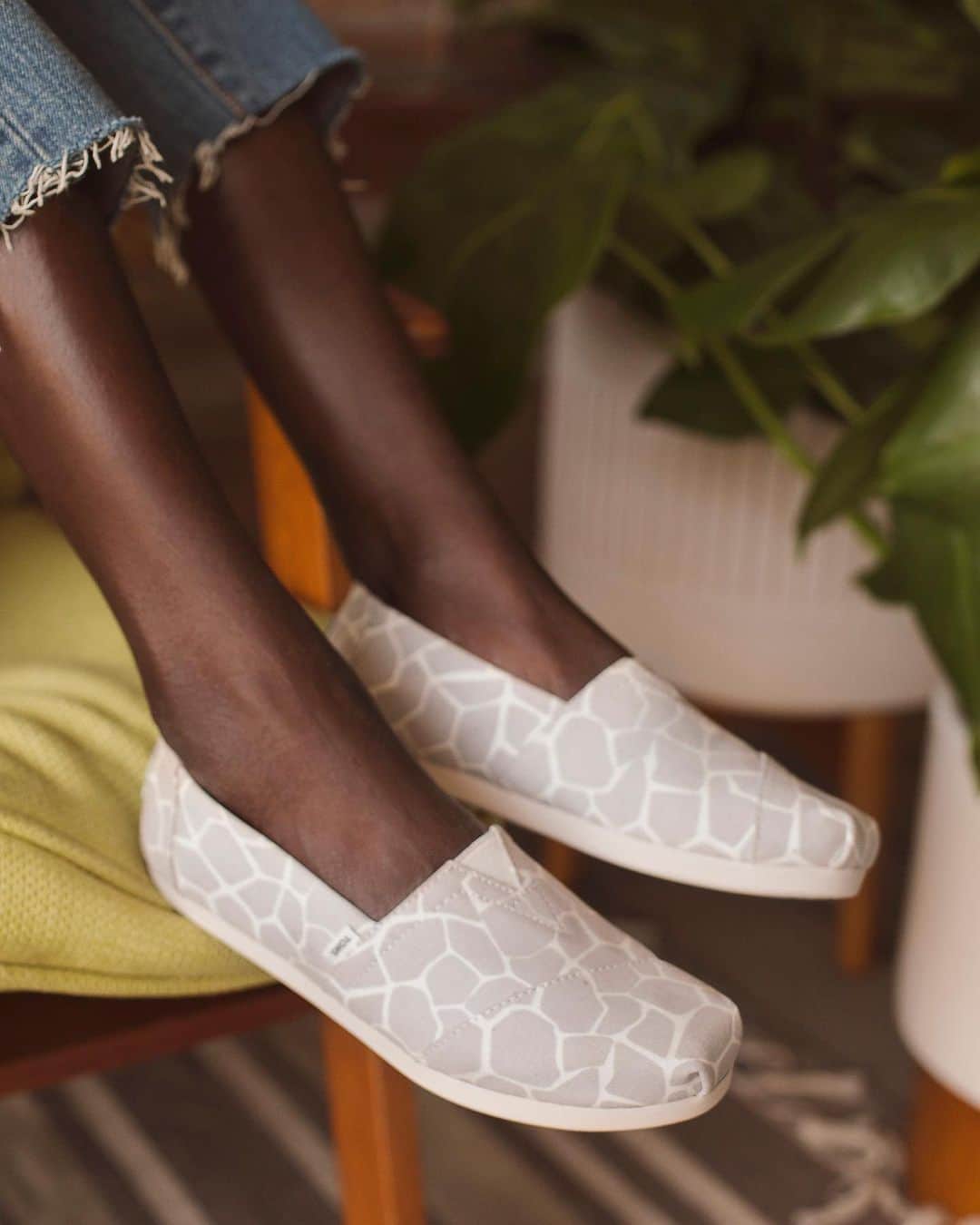 トムズシューズのインスタグラム：「A safari for your feet 🦒」