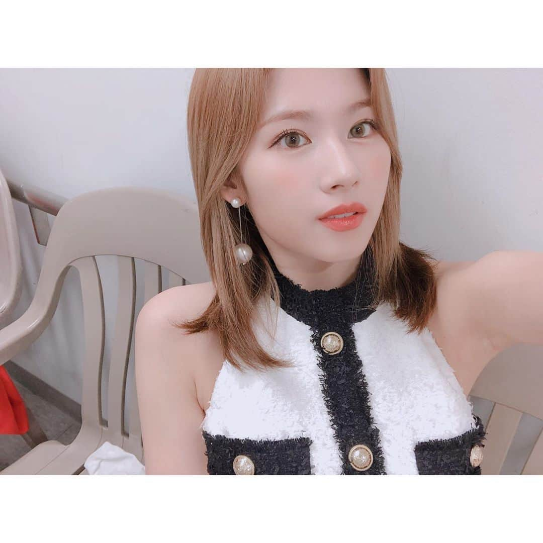 TWICEさんのインスタグラム写真 - (TWICEInstagram)「오늘 정말 오랜만에 공식적인 자리에서 원스를 만날 수 있어서 행복했어요💜 원스를 대표해서 오늘 우리 보러 와준 원스들 고마웠고 집에서 지켜봐준 우리 원스들도 너무 너무 고마웠어요👼🏻 정말 우리밖에 가질 수 없는 원스 사랑이 가득한 트와이스 상🏆 정말 고마워요🥰 원스가 짱💖」8月14日 0時27分 - twicetagram