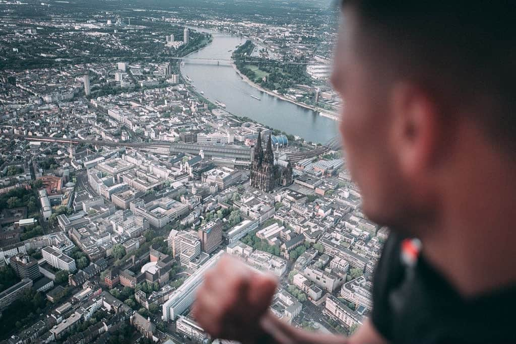 ルーカス・ポドルスキさんのインスタグラム写真 - (ルーカス・ポドルスキInstagram)「Liebe Deine Stadt ❤️ #cgn #sky #view」8月14日 0時32分 - lukaspodolski