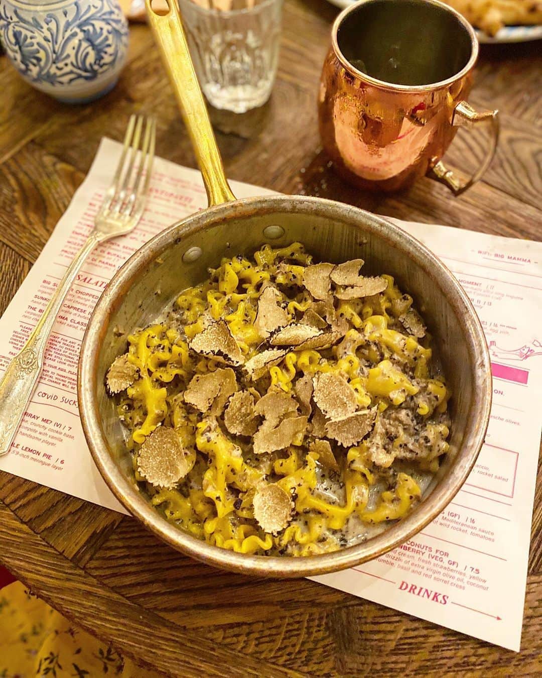 Eat With Steph & Coのインスタグラム：「That truffle though 🤤🤤 the Mafaldina al Tartuffe in all its glory. This was crazy creamy truffley goodness and a bargain because @bigmamma.uk are taking part in eat out to help out! I had it with the sparkling red wine (yes that’s a thing !?) which was so actually refreshing!  📷 @thetessaproject」