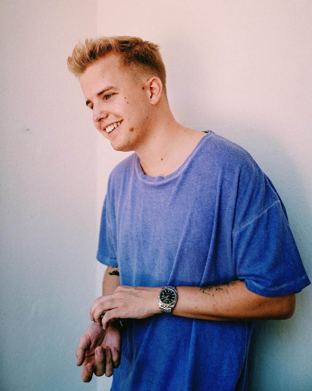 Kayefのインスタグラム：「👱🏻‍♂️Was ist deine Lieblingsfarbe? ⬇️」
