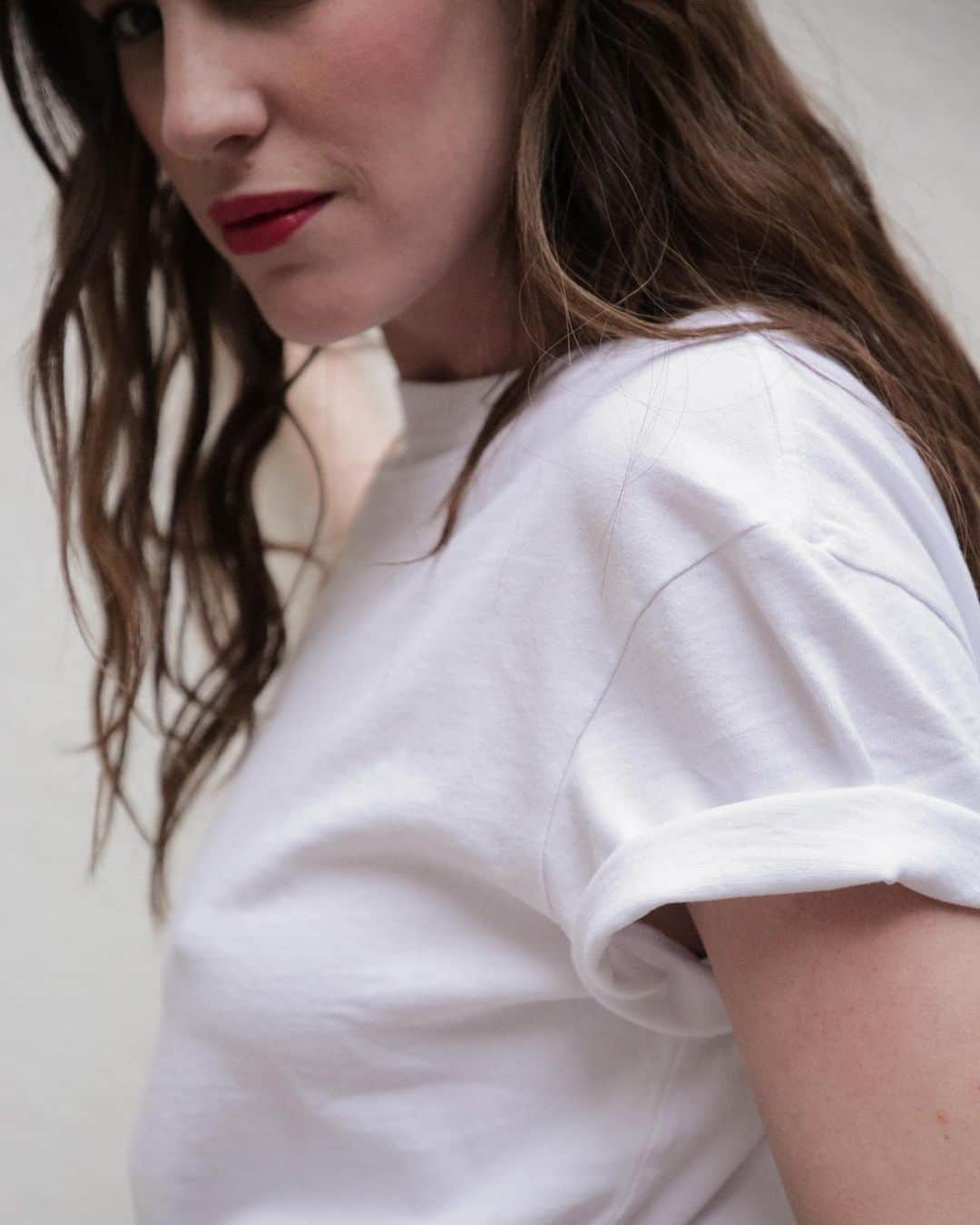 アメリカンビンテージのインスタグラム：「Back to basic. Did you know how many different white t-shirt there is in our collection? 🤍 #americanvintage #SS20 #womenswear」