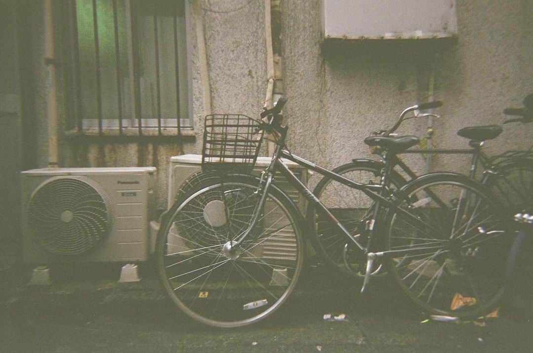 百瀬怜のインスタグラム：「🚲 #kodakm35 #fujicolor100」