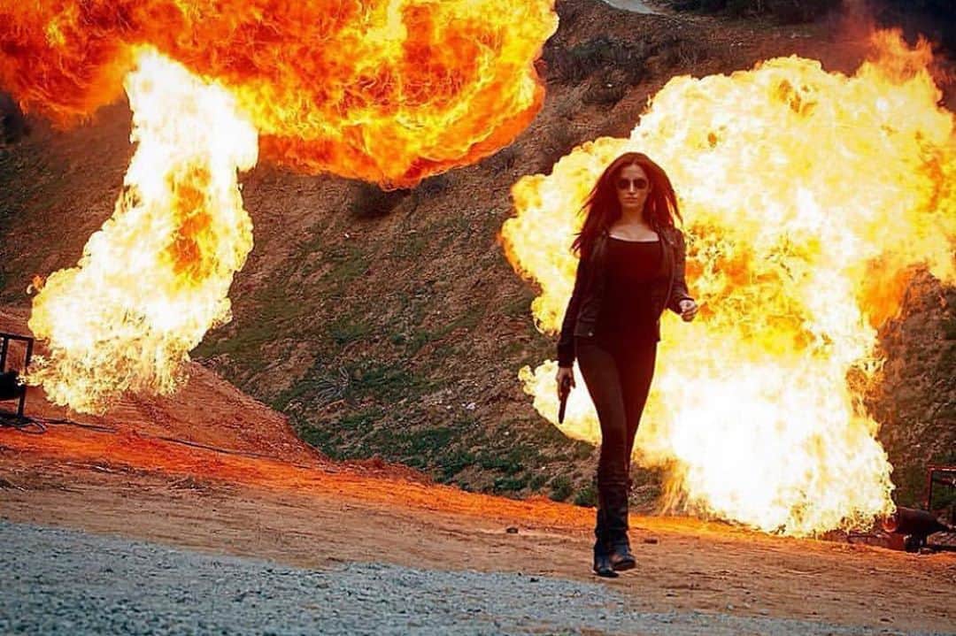 ドナ・フェルドマンのインスタグラム：「#throwbackthursday 🎬🔥」
