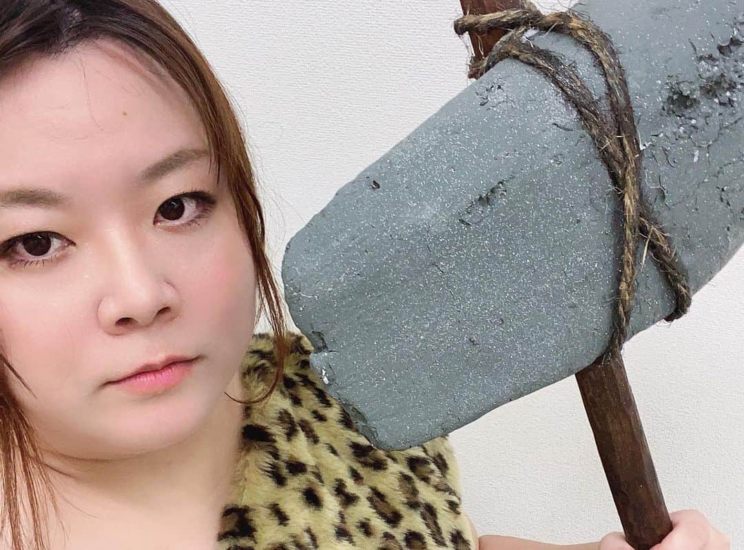 のインスタグラム：「関西テレビ「ピーコ＆兵動のピーチケパーチケ」でマンモス展に行ってきたよ！なんとピーコさん兵動さん優馬くん川島アナ、みなさんと一緒にロケしたの初めてで楽しかったです◎わたし1人だけ明らかに服装おかしいですが😇今週土曜日早朝に再放送ありますのでもしよろしければご覧くださいまし🐘 #すごい場所に特別に入らせてもらいました #マイナス20℃の世界 #エキスポランドを思い出しました」