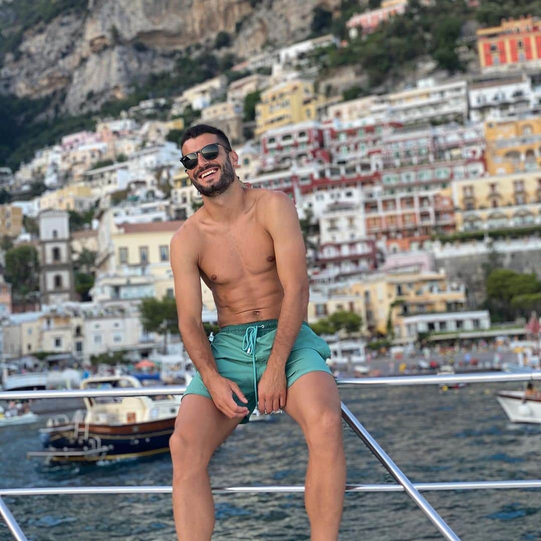 イアゴ・ファルケ・シルバのインスタグラム：「Amazing place ✨ #positano」