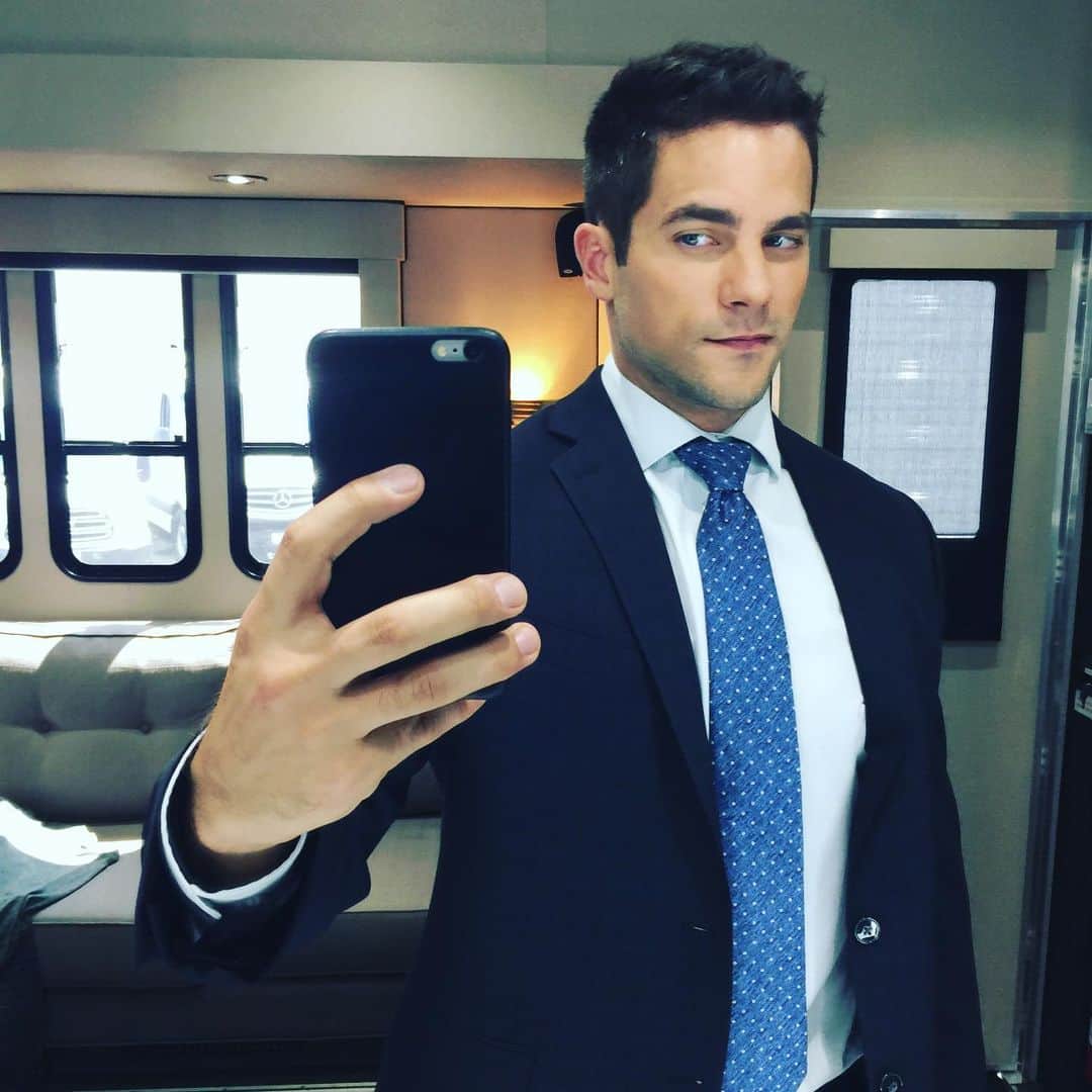 ブラント・ドーハティのインスタグラム：「Fun fact: we filmed an additional scene for Sawyer a year and a half after we wrapped production on #fiftyshadesfreed Can you guess what scene it was? And I’m not gonna lie it was good to put that suit back on 👊🏼 #tbt」