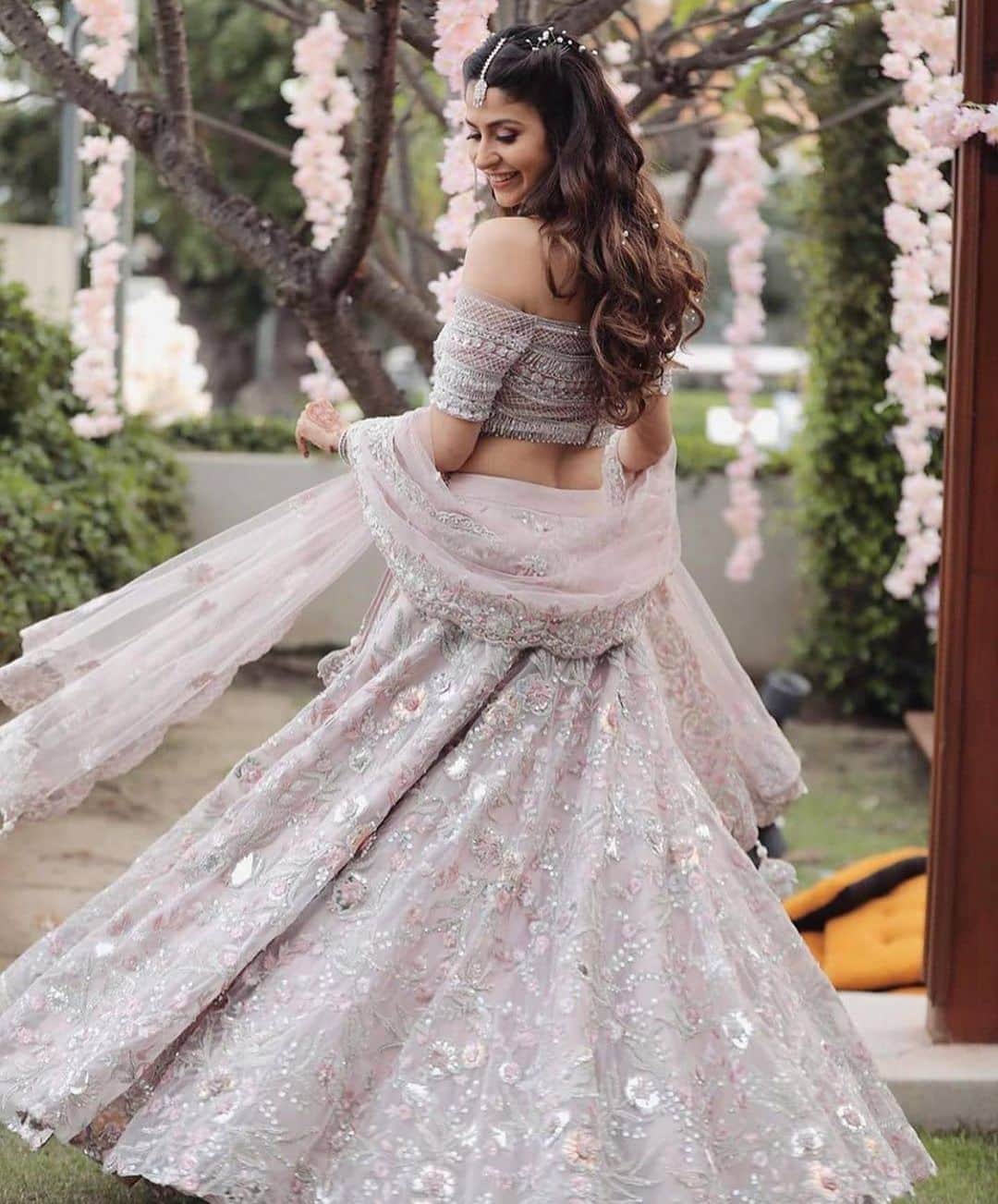 Indianstreetfashionさんのインスタグラム写真 - (IndianstreetfashionInstagram)「The most subtle pink outfit that’s making our hearts lit 🔥 #indianstreetfashion @indianstreetfashion #indianwedding  #wedding #weddingsofinstagram #instawedding  #covidweddingplanning #bridesofindia #bridesofinstagram #indianbridaloutfit #weddinglook  #bridestyle #weddingtrend #trend #jewellery #weddinginspo #weddingplanner #weddingblogger #destinationwedding #weddingchoreography #sangeetperformance #bridaljewellery #couture #weddingjewellery #weddingshopping #weddingseason #wedding2020」8月14日 1時51分 - indianstreetfashion