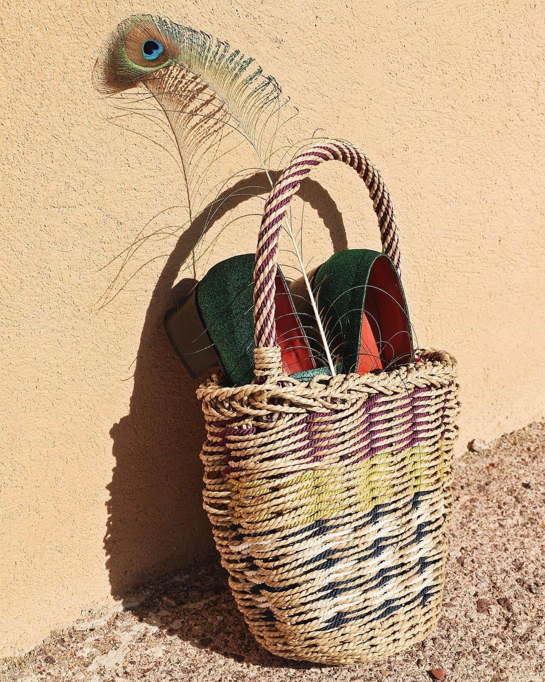 ミッソーニさんのインスタグラム写真 - (ミッソーニInstagram)「Simplicity and style: a summer bag in St.Tropez #MissoniSummer Photo by @raffomarone Styled by @ramonatabita @byblossainttropez」8月14日 2時06分 - missoni