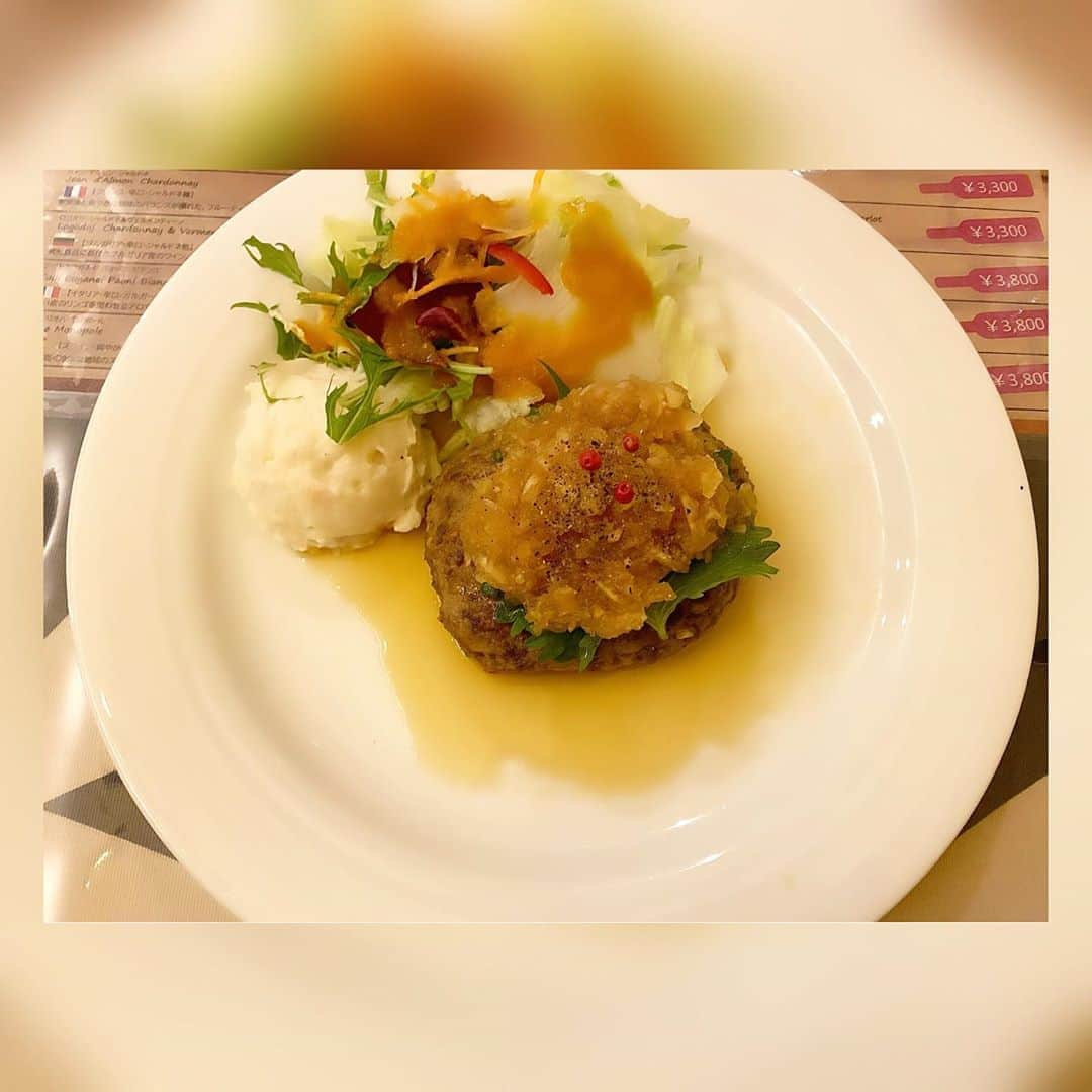 Momoeさんのインスタグラム写真 - (MomoeInstagram)「. .  杏奈とランチ🥺🍴❤️❤️❤️ 半年ぶりに2人で❤️ （みよはパパとはじとお出掛け☀️） 杏奈と話したい事ありすぎて 盛り上がりすぎて 2人で撮った写真0。 そんな事ある？ また早く会いたい杏奈大好き😭❤️❤️❤️ 色々とありがとう😭❤️❤️❤️❤️❤️ . . #happy #家事 #育児 #family #家族 #boy #smile #男の子 #息子 #code #love #lucky #kids #子供 #thankyou #宝物 #ベビー #fashion #follow #心 #縁 #パパ #ママ #家族写真 #男の子ママ #赤ちゃん写真 #photo #子育て #1歳 #flower」8月14日 2時29分 - momoe75