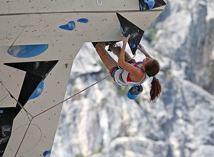 ローラ・ロゴラさんのインスタグラム写真 - (ローラ・ロゴラInstagram)「Training with 🇮🇹 team in Arco before the first and maybe the last 😭 world cup of the year  📷 newspower . . . limbing_pictures_of_instagram #picoftheday #loveclimbing #climbforlife #escalade #escalada #grimper #klettern #montura #wildclimb #campcassin #italy #rome #bomber #instagood #instalike  #instagram  @climbskinspain @agripp_climbingholds @montura_official @wildclimb @fiammeoromoena @dao_sport」8月14日 2時35分 - laura.rogora