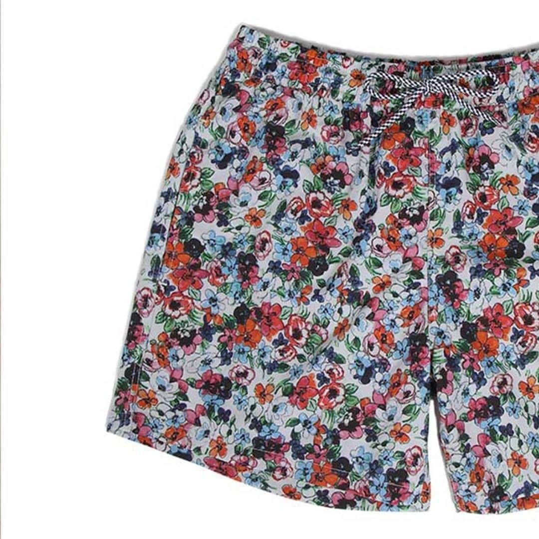 のインスタグラム：「¡Looks de playa! ☀ Ahora nuestra colección #TropicalSoul con hasta -50% de descuento y una promoción de -10% adicional en tu próxima compra 🌴  #florentino #rematefinal #summer #sales #menswear #casualwear #descuentos #verano #ropadehombre #modahombre」