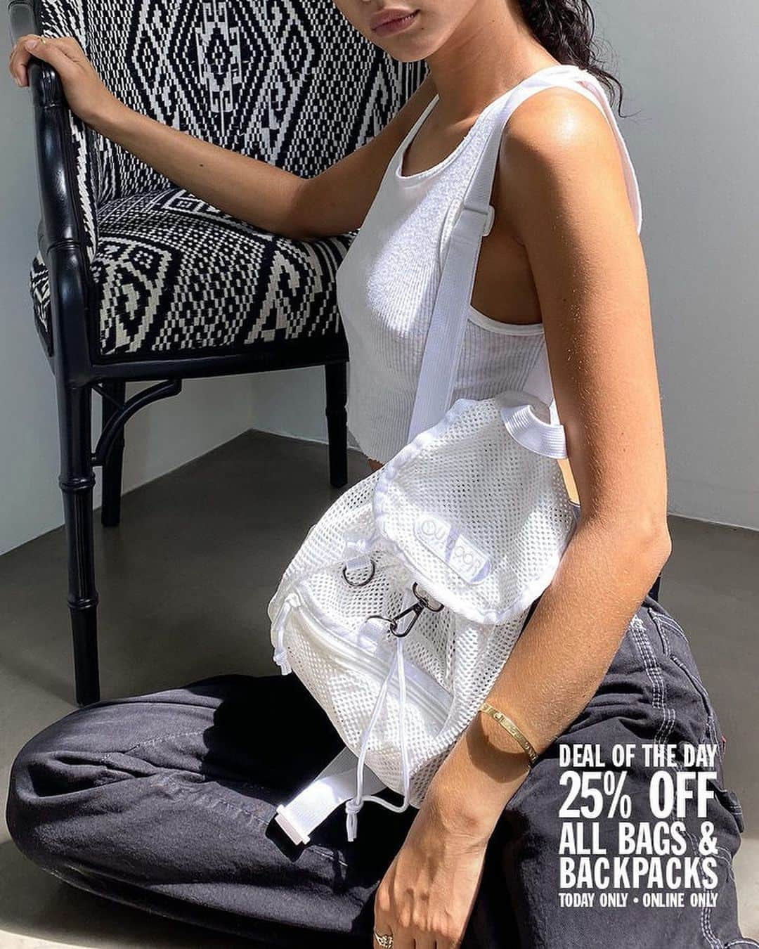 Urban Outfittersさんのインスタグラム写真 - (Urban OutfittersInstagram)「Today's Deal of the Day: take 25% off all bags and backpacks! Link in bio to shop.」8月14日 2時50分 - urbanoutfitters