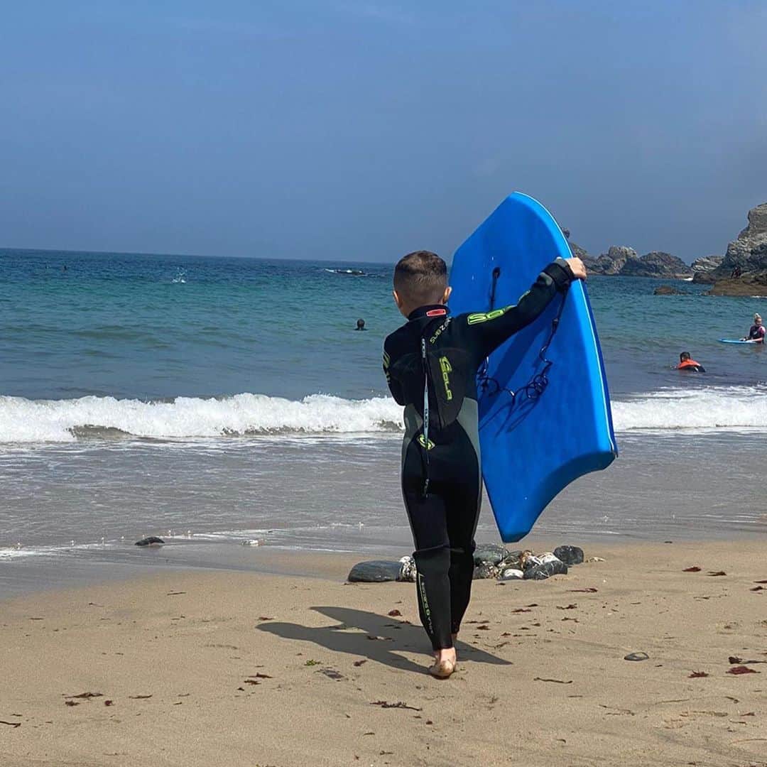アントン・ファーディナンドさんのインスタグラム写真 - (アントン・ファーディナンドInstagram)「My son thinks he’s a surfer dude🙌🏽💙💙」8月14日 2時51分 - anton_ferdinand5