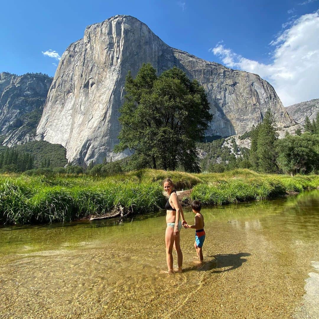 ベス・ロッデンのインスタグラム：「Hot summer days in the Merced.  It's weird, even though summertime is the busy tourist season here in Yosemite, it's one of my favorites. Sure, it's a million degrees and there are people everywhere, but somehow it feels slower with the days that last forever. Being able to experience Yosemite in all of its seasons is a constant reminder that I've always been privileged to have such good access to the outdoors and mountains, and we are fortunate enough to give the same to our son.  It seems like a weird time in the world to be doing sponsored content, but the new @bankofthewest 1% For the Planet campaign struck me as a very worthy one to get behind. 1% of net revenues will go to @1percentftp for environmental non-profits and you can track the carbon footprint of each purchase with the compostable debit card. And it seemed like a great way to spread the love to other people and companies doing amazing things.  I set up this account to make donations to some of my favorite non-profits. They range from protecting the environment and access to the mountains for everyone, to mental health for our community, and prenatal and postnatal care to Black women through scholarships for Black midwives @accessfund @protectourwinters @bigcitymountaineers @climbinggrieffund and @midwivesforblacklives  I'm going to put the money that I get from this content into the account to continue to donate to them. These organizations are doing the work of a million people and I'm forever grateful.  I hope everyone is surviving summer, and let's face it, if you have kids it's the forever summer now, solidarity. #sustainablefinance #sponsored」
