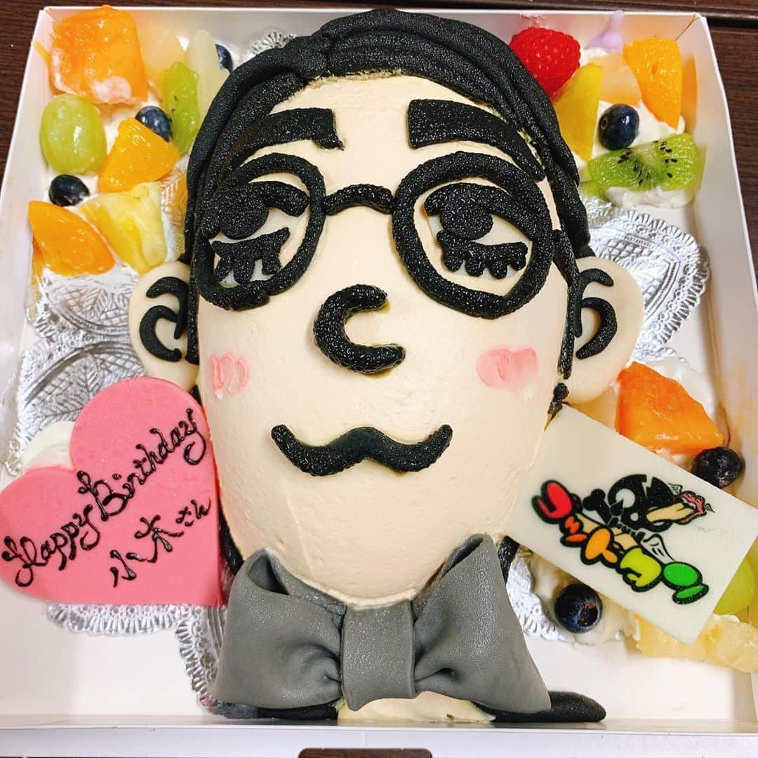 佐久間宣行さんのインスタグラム写真 - (佐久間宣行Instagram)「小木さんの誕生日をお祝いしました。 コロナだから切り分けたりしないで渡せるように小さめのやつ。  #ゴッドタン」8月14日 3時01分 - nobrock1