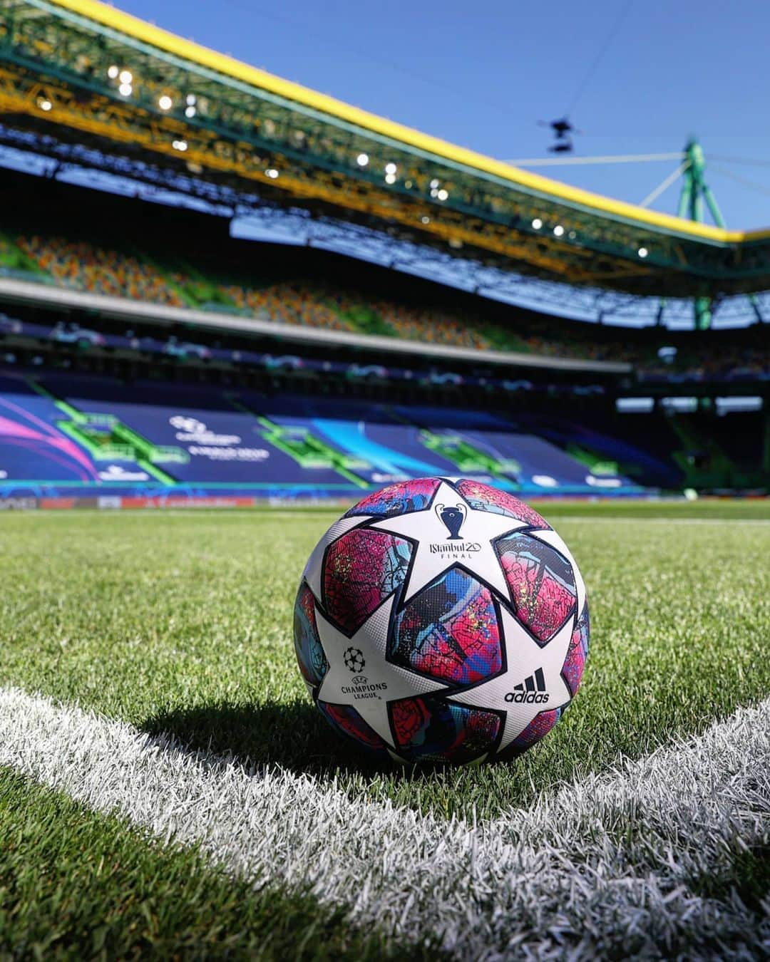 UEFAチャンピオンズリーグさんのインスタグラム写真 - (UEFAチャンピオンズリーグInstagram)「🏟️ Estádio José Alvalade, Lisbon Who's your team? 😎  #UCL」8月14日 3時07分 - championsleague