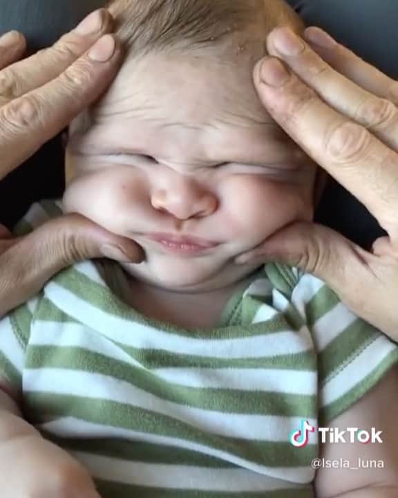 Average Parent Problemsのインスタグラム：「I love this. Need to try with my dog ☺️ // Tiktok: lsela_luna」