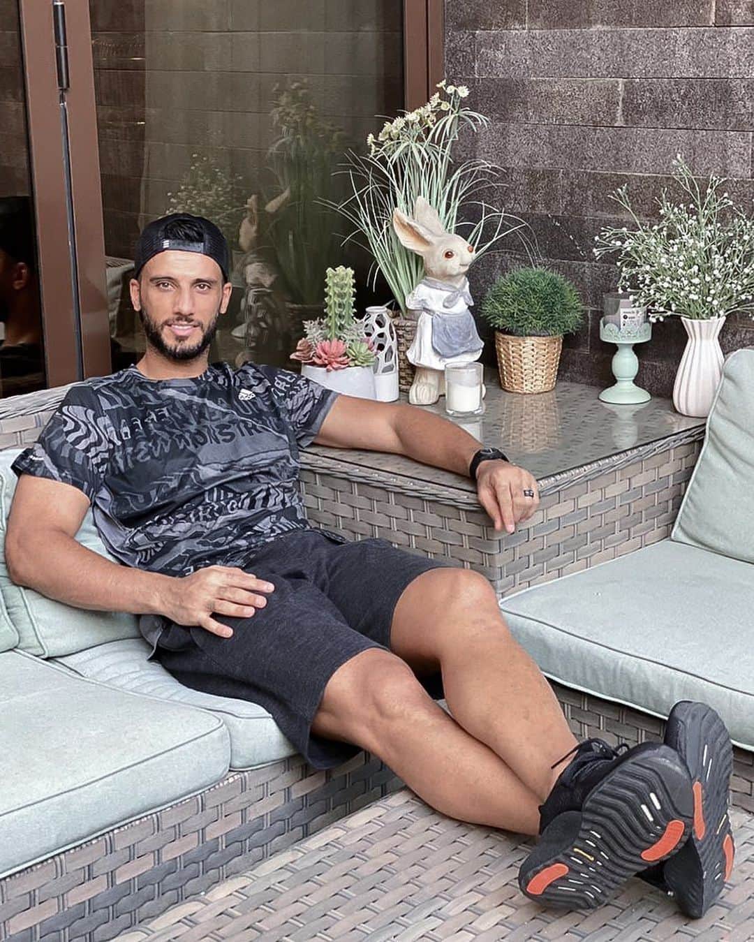 オマル・アッ＝ソーマのインスタグラム：「مساء الخير ❤️」