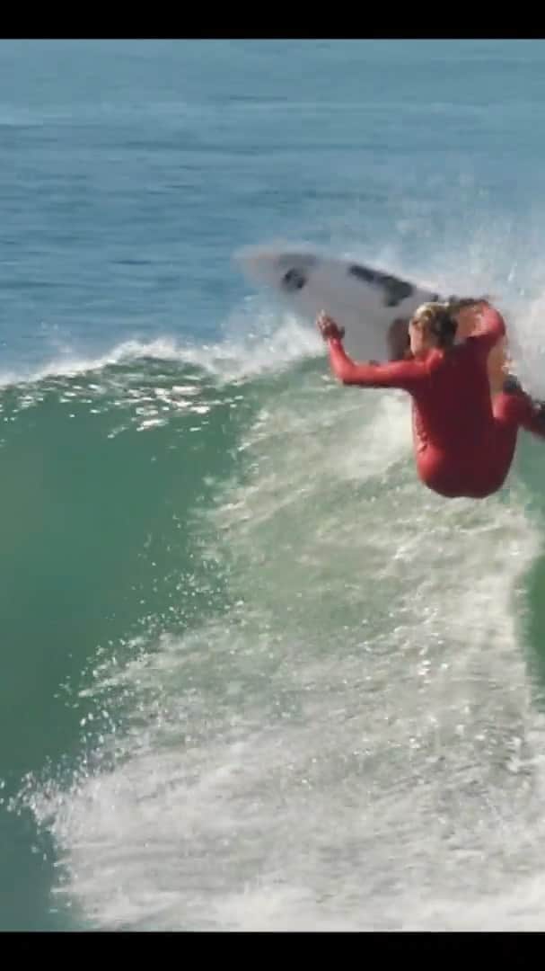 レイキー・ピーターソンのインスタグラム：「Really enjoyed the run of waves we had the last couple months in Australia. Thought I’d put together a little edit from a few of the days we had. Aus will always have a very special spot in my heart. Thanks everyone for the fun waves and good memories. Hope you enjoy and thanks @zaclovelessphoto for putting this together. 🙌🏼」