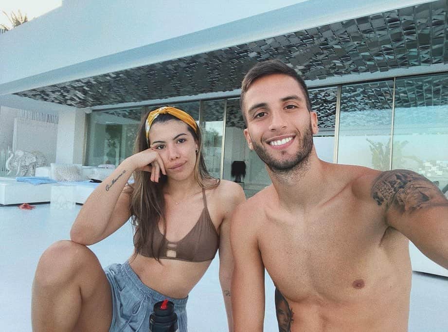 ロドリゴ・ベンタンクールのインスタグラム：「Vacaciones ...❤️👩‍❤️‍👨🧉」