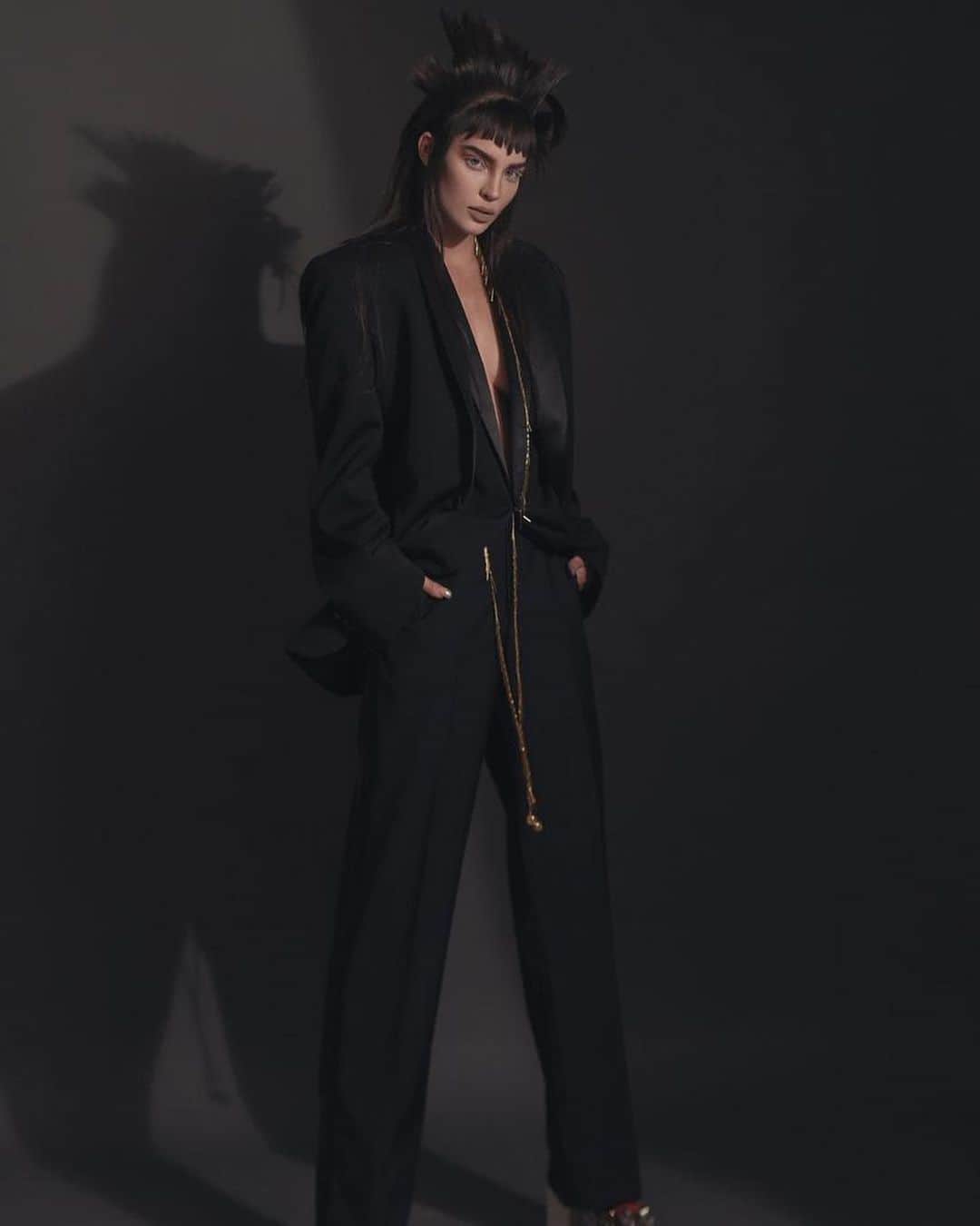 ベリンダのインスタグラム：「Dark side 🖤🤍」