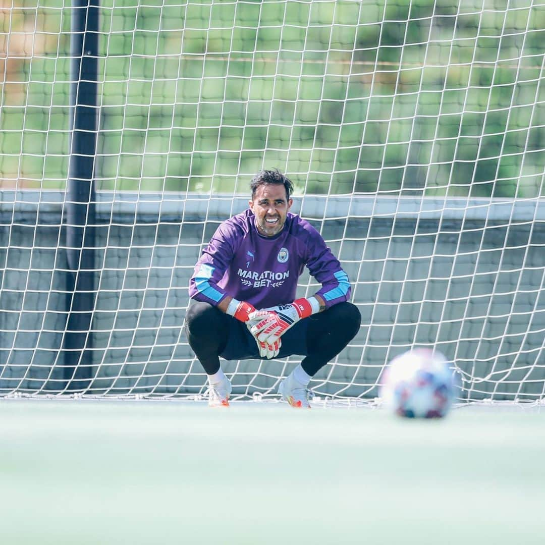 マンチェスター・シティFCさんのインスタグラム写真 - (マンチェスター・シティFCInstagram)「Session in the sun ☀️ #mancity」8月14日 3時46分 - mancity