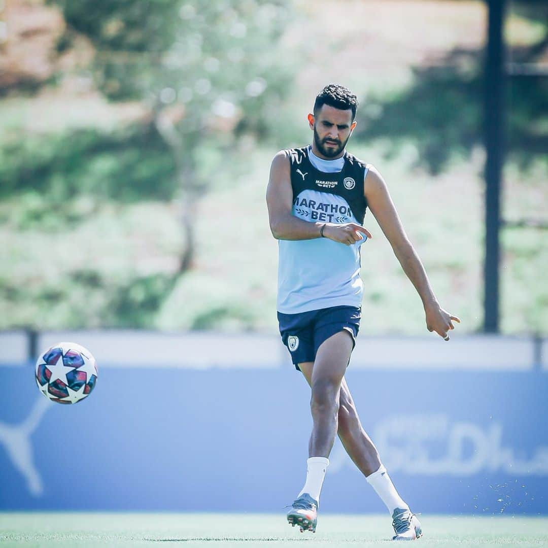 マンチェスター・シティFCさんのインスタグラム写真 - (マンチェスター・シティFCInstagram)「Session in the sun ☀️ #mancity」8月14日 3時46分 - mancity