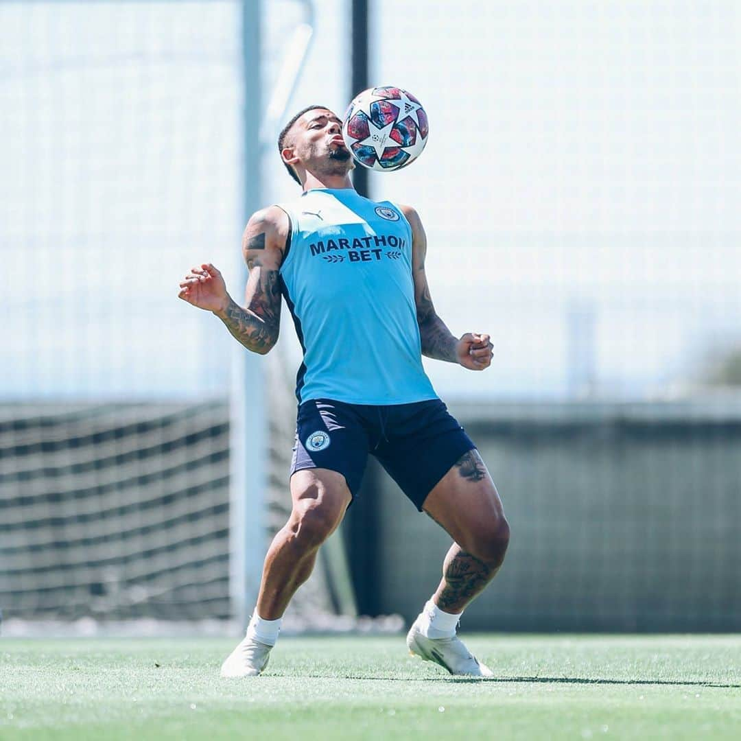 マンチェスター・シティFCさんのインスタグラム写真 - (マンチェスター・シティFCInstagram)「Session in the sun ☀️ #mancity」8月14日 3時46分 - mancity