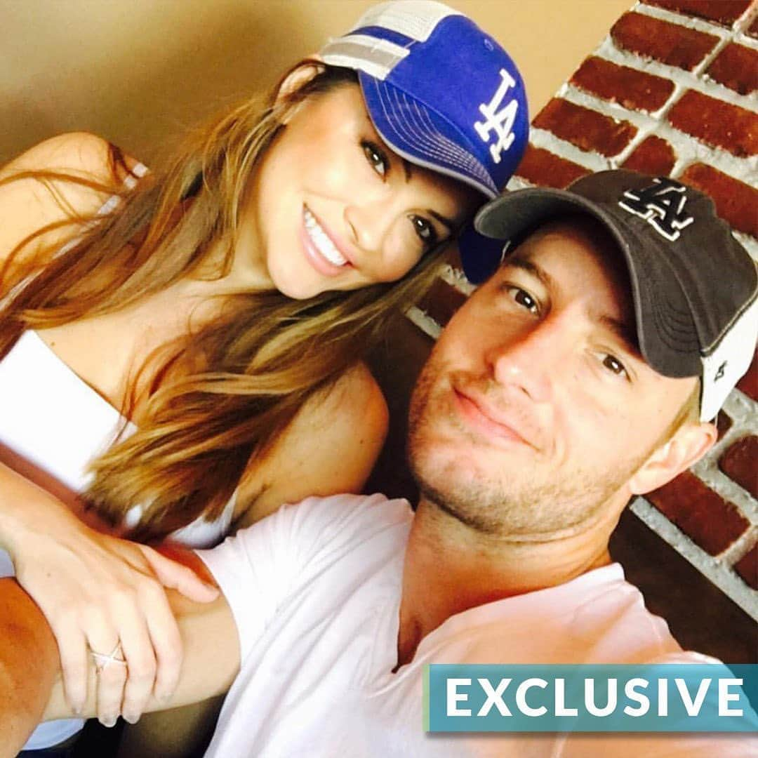 E! Onlineさんのインスタグラム写真 - (E! OnlineInstagram)「We know Chrishell Stause was blindsided by Justin Hartley's divorce. But what's with these cheating rumors? We're selling s̶u̶n̶s̶e̶t̶ the tea at the link in our bio. (📷: Instagram)」8月14日 3時46分 - enews