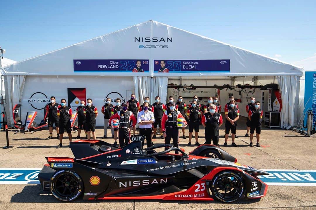 セバスチャン・ブエミさんのインスタグラム写真 - (セバスチャン・ブエミInstagram)「@nissanedams team finishes 2nd in the Teams Championship🏆! An incredible team-effort from the entire team 👏 Thank you to everyone who supported us on this journey. We’re not done yet 👊  @Nissan @Nismo #NissanFormulaE #IntelligentMobility」8月14日 3時54分 - sebastien_buemi