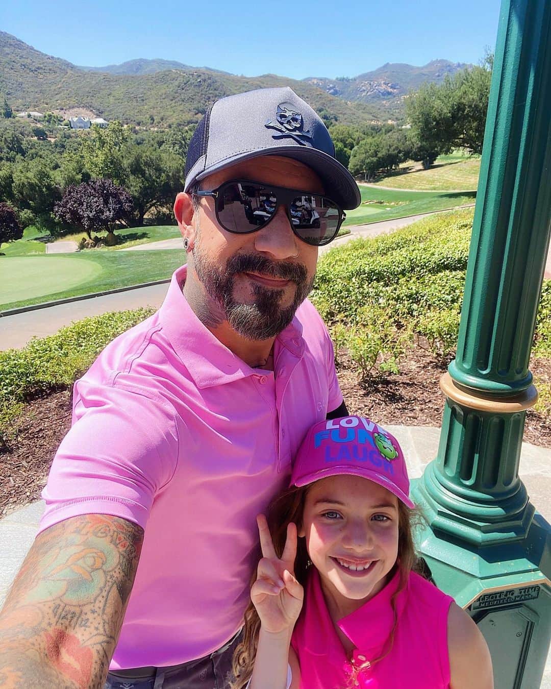 A.J.のインスタグラム：「She’s a pro!!! So proud of you baby. Only your second time swinging a club and you’re a natural.」