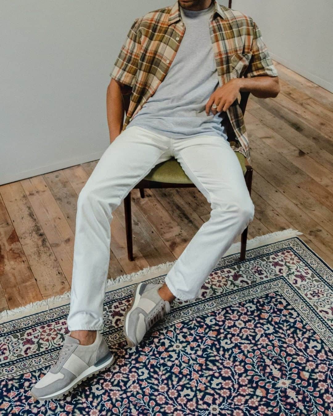MR PORTERのインスタグラム：「Lounge-worthy layers, courtesy of the latest Mr P. collection - our very own label created by the men of MR PORTER. For news and updates make sure to follow the @mrp dedicated account, and to shop the look - head to the link in bio. #MrPmyway  🛍️ Mr P. - Colour-Block Suede Sneakers Mr P. - Slim-Fit Denim Jeans Mr P. - Convertible-Collar Checked Cotton Shirt Mr P. - Knitted Cotton T-Shirt」