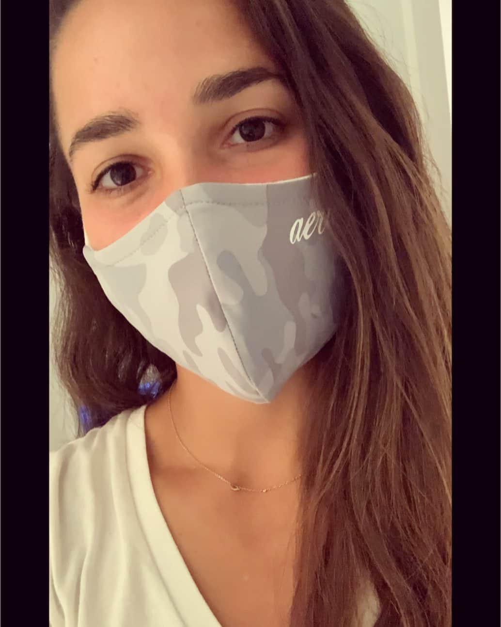 アリー・レイズマンさんのインスタグラム写真 - (アリー・レイズマンInstagram)「Hey guys! Hope you are doing well.  I’m partnering with @aerie to donate 16,000 masks to @headinghomeinc Heading Home is an organization that "provides emergency shelter, transitional housing, permanent housing, and supportive services to homeless and formerly homeless families and individuals in Boston, Cambridge, Chelsea, Everett, Malden, Medford, Quincy, Revere and Somerville.” Heading Home strives to end homelessness. If you live in MA, I encourage you to check out Heading Home to see the incredible impact they have and how you can help. If you do not live in MA, I hope you still check out Heading Home but I also recommend you search/ ask around for any homeless shelters near you. Look in your backyard and see where you can help! If you can, call or send an email and ask what they need. No donation or volunteer work is too small, I encourage you to include your friends or family and spread the word. I have included the Heading Home website in my bio so you can learn more.   I am grateful to those of you who continue to wear a mask.   I am also inspired by those of you who are pushing for real change.   #AerieReal #AeriePartner」8月14日 4時10分 - alyraisman