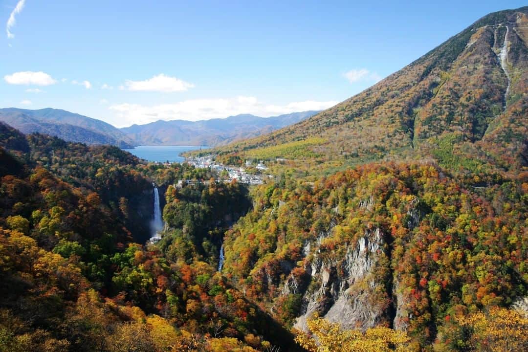 のインスタグラム：「. . 🚩Akechidaira Observatory deck - Nikko,Tochigi . . [Enjoy a panoramic view of Oku-Nikko from Akechidaira Observatory!] . Akechidaira Observatory is an observation deck located on the Iroha slope from Nikko's urban area to Oku-Nikko. You can go up to the observation deck by ropeway. From there, you can enjoy a panoramic view of Oku-Nikko's representative sights such as Mt. Nantai, Kegon Falls, and Lake Chuzenji. The scenery is completely different depending on the four seasons, so you can enjoy it all season.If you show the NIKKO PASS ALL AREA, you can ride the Akechidaira Ropeway at no additional charge. . . #tochigi #nikko  #lakechuzenji #mountnantai #okunikko #akechidairaropeway #akechidairaobservatory  #akechidaira #japantrip #travelgram #tobujapantrip #unknownjapan #jp_gallery #visitjapan #japan_of_insta #art_of_japan #instatravel #japan #instagood #travel_japan #exoloretheworld #ig_japan #explorejapan #travelinjapan #beautifuldestinations #toburailway #japan_vacations #nikko_japan #visituslater #nexttripdestination」