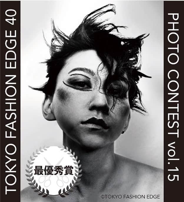 東京ファッションエッジ／プロフェッショナル東京のインスタグラム：「TOKYO FASHION EDGE 40号 【フォトコンテスト⭐︎結果発表⭐︎】 第15回フォトコンテスト、最優秀賞は水舟 勝己さん（NARVIS/岡山県）です🎉 作品テーマや審査員のコメントは誌面をご覧ください✨  【フォトコンテスト入賞者】  ⭐︎最優秀賞⭐︎ 水舟勝己（NARVIS/岡山県） ⭐︎優秀賞⭐︎ 小杉 健（HAIR STUDIO BRILLER/北海道） ⭐︎佳作⭐︎ 長田 倫子（uvrir/静岡県） 長田 倫子（uvrir/静岡県） 堀川 宏樹（BRaeVE hair design/岐阜県）  #東京ファッションエッジ #tokyofashionedge #profeshionaltokyo #クリエイティブヘア #creative #クリエイティブヘアスタイリスト #creativehairstylist #hair #ヘアスタイル hairstyle #ヘアカラー #hair color #メイク #make #makeup #ファッション #fashion #美容師 #ヘアスタイリスト #hairstylist #hairstylistjapan #美容学生 #modersalon #colorsync #hairtransformation #hairinspo #hairofinstagram #美容学生と繋がりたい  #fashionista #フォトコンテスト #photocontest #contest」