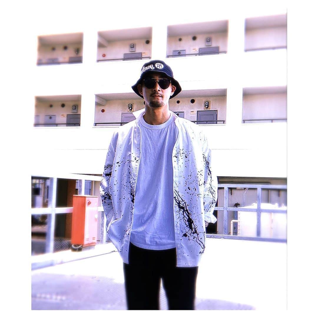 江口雅也のインスタグラム：「撮れば撮るほど学びがあり、撮れば撮るほど分からなくなる瞬間がある。  ゴールが無いからこそ走り続ける。 過程を大事に厚みをコツコツ作ればいいんだもの。  @cctb_2020  @willychavarrianewyork  @newyorkwilly   #malemodel #mensmodel #asianmodel #japanese #メンズモデル　#モデル　#mensfashion #mensstyle #mensclothing #メンズファッション #メンズコーディネート  #willychavarria #champion #newyork #47 #福岡　#福岡モデル #streetfashion #streetstyle #streetphotography #ストリート #ストリートファッション #rolex #yachtmaster #スラックス　#スラックスパンツ　#西海岸古着屋 #instaphoto #photograph #photographs」