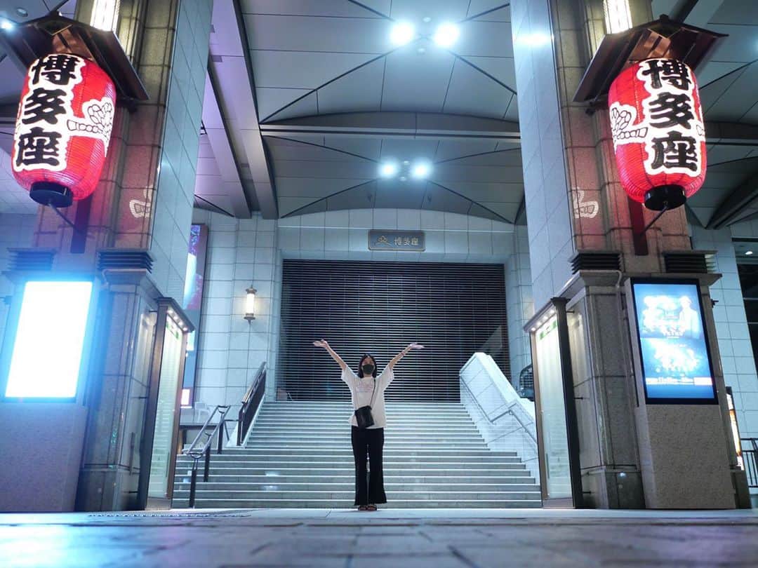 伊藤優衣さんのインスタグラム写真 - (伊藤優衣Instagram)「舞台「死神遣いの事件帖 -鎮魂侠曲-』﻿ 福岡公演無事に終われました。﻿ たくさんの方のご理解、ご協力があり﻿ ここまで来れました。﻿ ありがとうございます！！﻿ ﻿ 私達は地方公演最終地、広島へ。﻿ ※写真はゆっこさん、こっちゃんの思い入れのある﻿ 博多座。私も記念に。笑﻿ ﻿ #死神遣いの事件帖 #しにつか #しにつか舞台 #博多座 #福岡 #伊藤優衣」8月14日 14時16分 - ito_yui0426