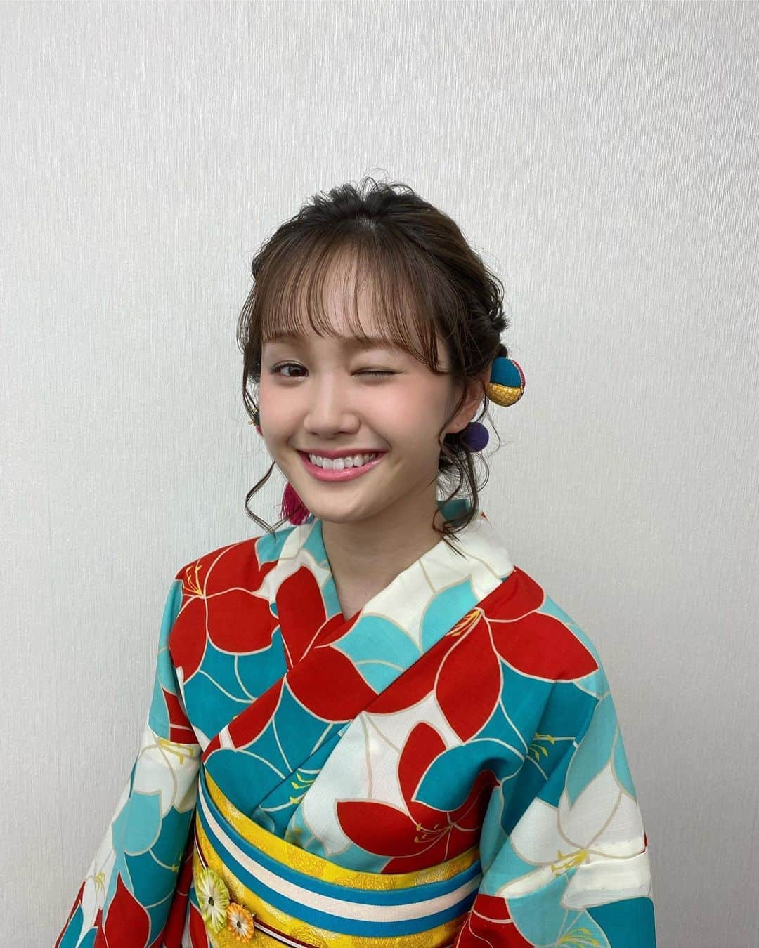 尾碕真花さんのインスタグラム写真 - (尾碕真花Instagram)「. . . テレビ朝日「オスカル！はなきんリサーチ！」25:20です！ . 1枚目だけお化けに取り憑かれてみました。 . 今夜は暑いこの時期にピッタリの怪談回です👻 . 怖すぎて叫んじゃいました。 . 是非部屋を暗くして雰囲気作って怖くなって下さい😏 . 涼しくなりますよ〜〜👻👻👻 . 今年初めての浴衣デビューは . 👘:@wafukan_ichi #和風館ichi  .」8月14日 14時14分 - ichika_osaki_official