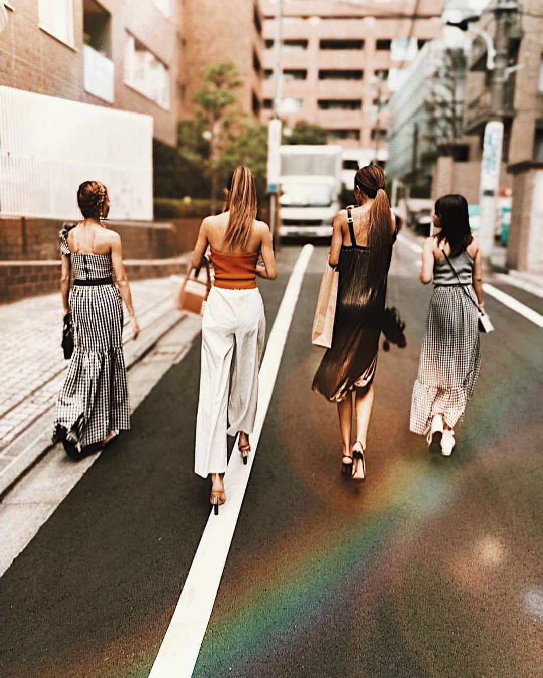 佐藤あずみのインスタグラム：「TOKYO SEX AND THE CITY❤️ . 永遠なんてないって人は言うでしょ…夢も変わるし、トレンドも行ったり来たり。でも友情だけは廃れたりしないの。 . . . love...💋 . . . #sexandcity #sexandthecity #satc #bff #tokyo #japan #japanesegirl」