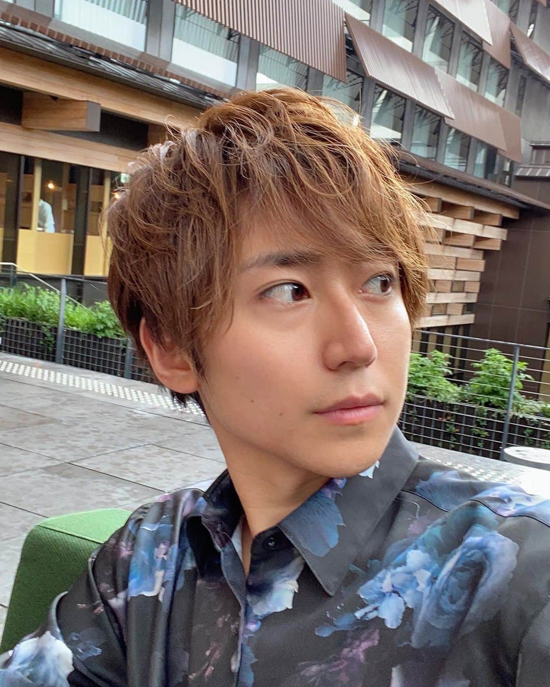 関義哉のインスタグラム：「今日もLIVEができる幸せ。 #関義哉 #studious #ステュディオス #シャツ男子 #studious_mens_snap  #acehotel #acehotelkyoto  での先日の撮影にて ・ #深イイ話 #行列のできる法律相談所 #ヘキサゴン #セカンドキャリア #元アイドル #ご当地アイドル #京都人 #観光大使 #新選組 #山科区 #アラサー男子 #弾き語り男子 #弾き語りカバー #ボイスパーカッション #ビートボックス #イチナナライブ #イチナナライバー #17ライブ #司会者 #舞台俳優 #京都モデル #kbs京都 #ラジオ関西」