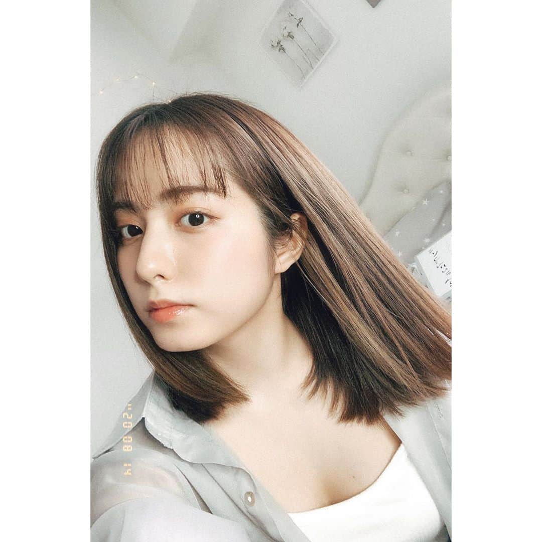 前田美里のインスタグラム：「きんようび。 . . #金曜日 #おうち時間 #stayhome #ノスタルジック #女子力 #自撮り  #インナーカラー #film #film_jp #photo #summer #selfie #ファインダー越しの私の世界 #写真好きな人と繋がりたい #ヲタク #欅坂46 #日向坂46 #japanesegirl #follow #followme #좋아요 #팔로우미 #팔로미」