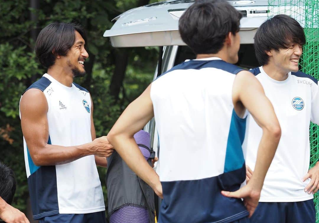 FC町田ゼルビアさんのインスタグラム写真 - (FC町田ゼルビアInstagram)「トレーニングフォト(6枚)👟⚽️ スワイプしてね→📸 . 1️⃣ #奥山政幸 #中島裕希  2️⃣ #安藤瑞季 3️⃣ #ノリエガエリック 4️⃣ #ステファン 5️⃣ #ドリアンバブンスキー　#ウインク  6️⃣ #李漢宰 #岡田優希  #FC町田ゼルビア #zelvia #Jリーグ #サッカー #スポーツ #soccer #football #jleague #町田 #svolme」8月14日 14時49分 - fcmachidazelvia