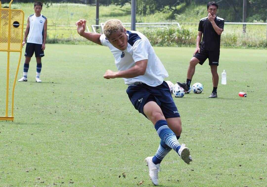 FC町田ゼルビアさんのインスタグラム写真 - (FC町田ゼルビアInstagram)「トレーニングフォト(6枚)👟⚽️ スワイプしてね→📸 . 1️⃣ #奥山政幸 #中島裕希  2️⃣ #安藤瑞季 3️⃣ #ノリエガエリック 4️⃣ #ステファン 5️⃣ #ドリアンバブンスキー　#ウインク  6️⃣ #李漢宰 #岡田優希  #FC町田ゼルビア #zelvia #Jリーグ #サッカー #スポーツ #soccer #football #jleague #町田 #svolme」8月14日 14時49分 - fcmachidazelvia