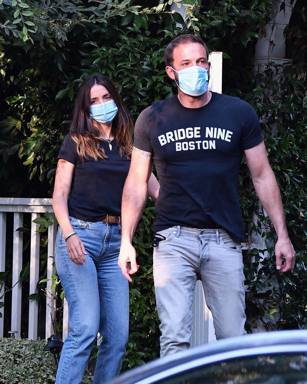 Just Jaredさんのインスタグラム写真 - (Just JaredInstagram)「Ben Affleck and Ana de Armas were spotted dropping off his kids at their mom Jennifer Garner’s house on Thursday afternoon. Lots more pics now on our site! #BenAffleck #AnaDeArmas Photos: Backgrid」8月14日 14時59分 - justjared