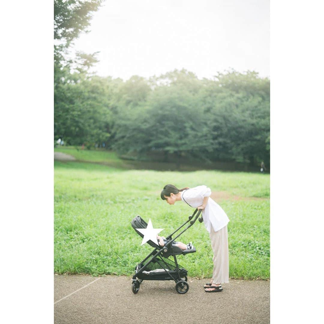 権藤朱実さんのインスタグラム写真 - (権藤朱実Instagram)「. お気に入りな楽ちんコーデでお散歩した時の写真♪ #Japan #Tokyo #son #4months #photo #papaphoto #akephoto #私と息子の自由時間 #息子 #４ヶ月 #男の子のママ #ママ #家族 #散歩 #いつかのお散歩 #model #satorujapan #akemigondo  #モデル #サトルジャパン #権藤朱実 →@satorujapan_official @akemigondo ☑︎プロフィールのリンクにて、blog更新中！ My blog『ake photo』 →http://ameblo.jp/akemi-gondo/」8月14日 14時51分 - akemigondo